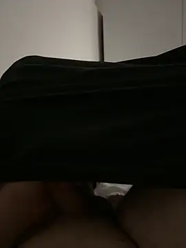 Snapshot of samksa77 chatting on 10.27.25 samksa77 online show from 10.27.25