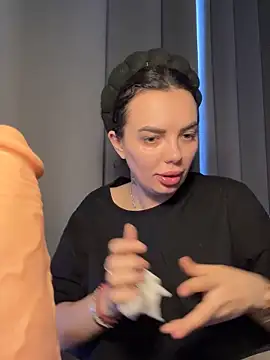 Snapshot of -RAHELA- chatting on 10.16.25 -RAHELA- online show from 10.16.25