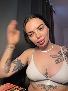 Snapshot of -RAHELA- chatting on 10.28.25 -RAHELA- online show from 10.28.25