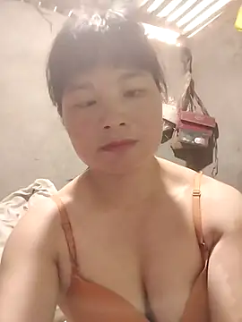 Snapshot of kute-00 chatting on 09.18.25 kute-00 online show from 09.18.25