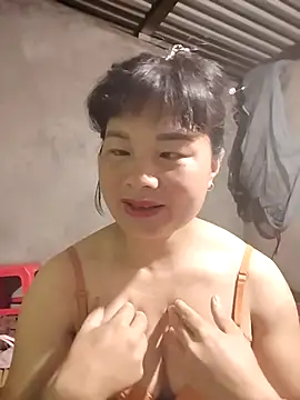 Snapshot of kute-00 chatting on 09.28.25 kute-00 online show from 09.28.25