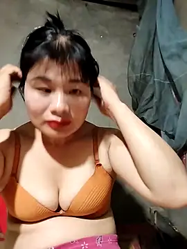 Snapshot of kute-00 chatting on 10.02.25 kute-00 online show from 10.02.25