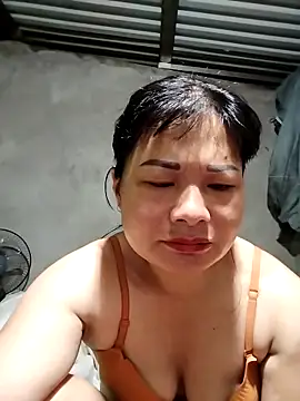 Snapshot of kute-00 chatting on 10.04.25 kute-00 online show from 10.04.25