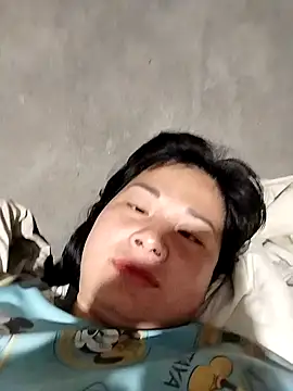 Snapshot of kute-00 chatting on 10.13.25 kute-00 online show from 10.13.25