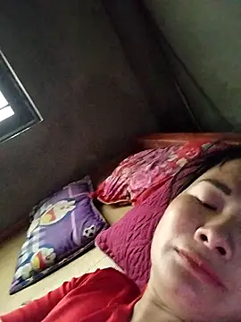 Snapshot of kute-00 chatting on 10.16.25 kute-00 online show from 10.16.25