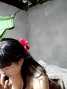 Snapshot of kute-00 chatting on 10.28.25 kute-00 online show from 10.28.25