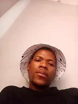 Snapshot of khalazinike chatting on 11.15.25 khalazinike online show from 11.15.25