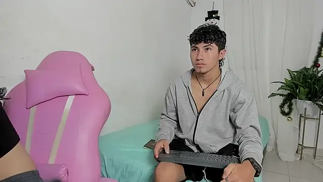 Laura and Kevin online show from 12.21.25