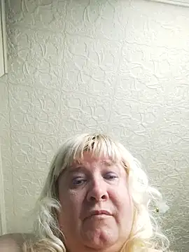 GlamMilena online show from 10.23.25