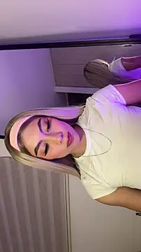 Snapshot of Tessa__Winslow chatting on 03.20.26 Tessa Winslow online show from 03.20.26