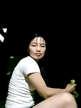 Snapshot of ngan-cute chatting on 09.11.25 ngan-cute online show from 09.11.25