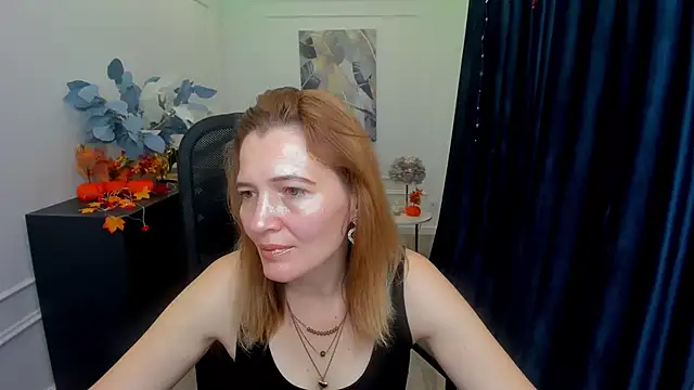 Snapshot of NikaStraitlive chatting on 10.24.25 NikaStraitlive online show from 10.24.25