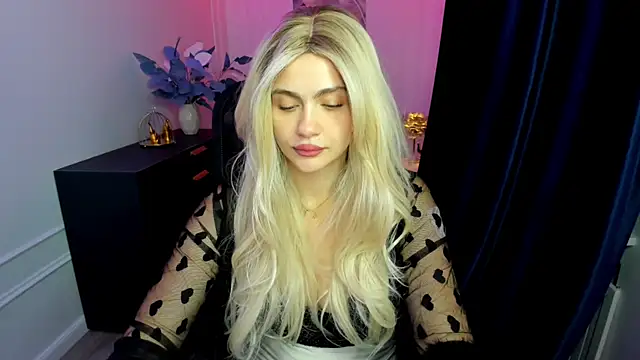 LeslieMineg online show from 09.25.25