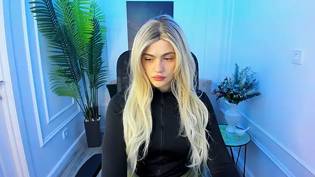 LeslieMineg online show from 10.10.25