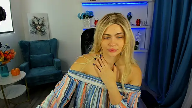 LeslieMineg online show from 10.18.25