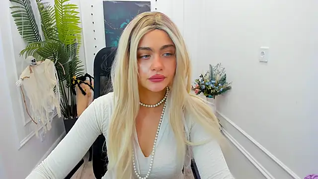 LeslieMineg online show from 10.30.25