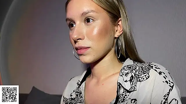 Snapshot of ElysiaXo chatting on 10.22.25 ElysiaXo online show from 10.22.25