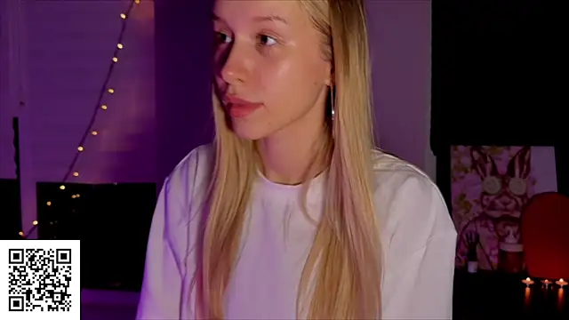 Snapshot of ElysiaXo chatting on 11.08.25 ElysiaXo online show from 11.08.25