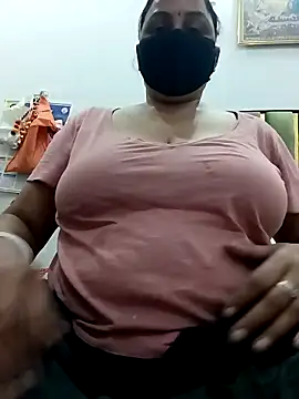 Snapshot of Rakhi_sawant143 chatting on 10.24.25 Rakhi sawant143 online show from 10.24.25