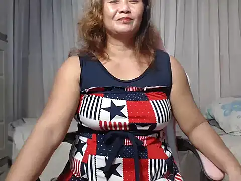 Snapshot of FelisitaG chatting on 10.26.25 FelisitaG online show from 10.26.25