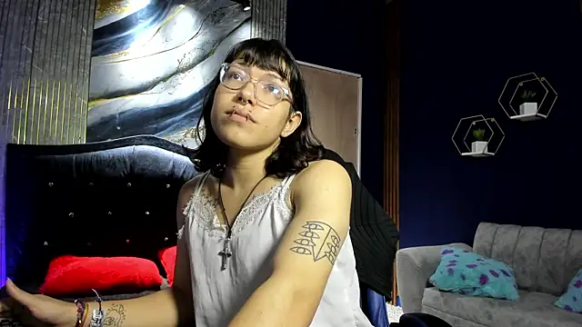 christina vamp1 online show from 10.29.25