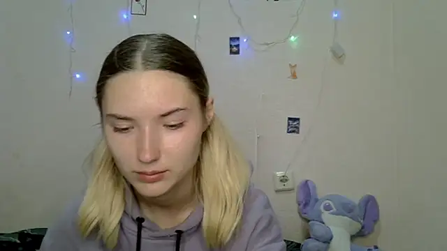  kikiclark   online show from 09.14.25