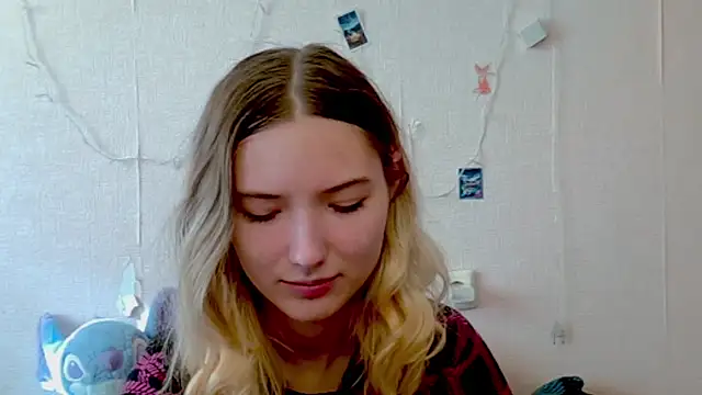  kikiclark   online show from 10.04.25