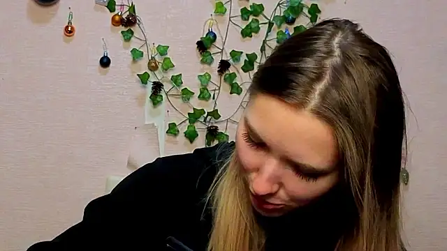 Snapshot of _kikiclark__ chatting on 02.01.26 kikiclark online show from 02.01.26