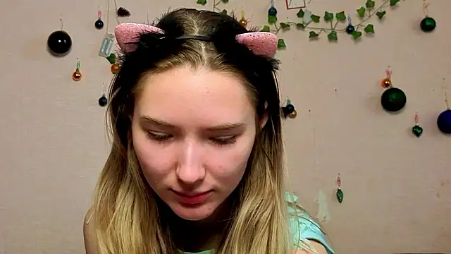 Snapshot of _kikiclark__ chatting on 02.14.26 kikiclark online show from 02.14.26