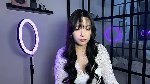 Snapshot of WonderMira chatting on 09.28.25 WonderMira online show from 09.28.25