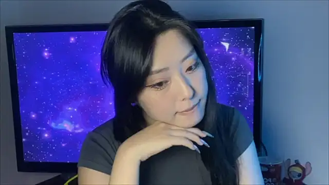 Snapshot of WonderMira chatting on 10.24.25 WonderMira online show from 10.24.25