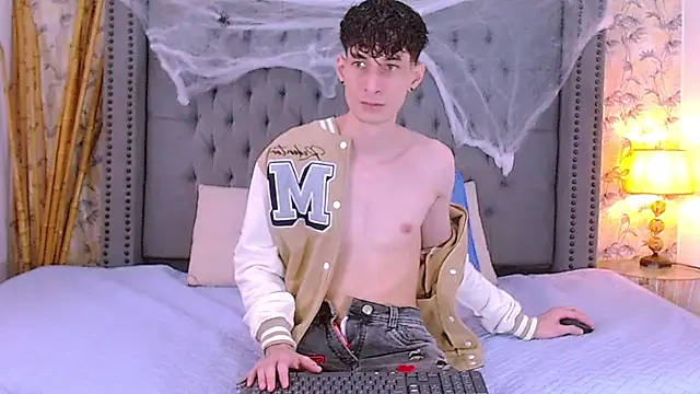 Snapshot of Luke_Carter chatting on 10.11.25 Luke Carter online show from 10.11.25