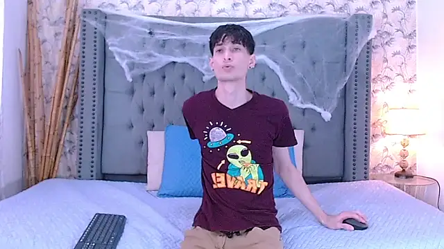 Snapshot of Luke_Carter chatting on 10.13.25 Luke Carter online show from 10.13.25