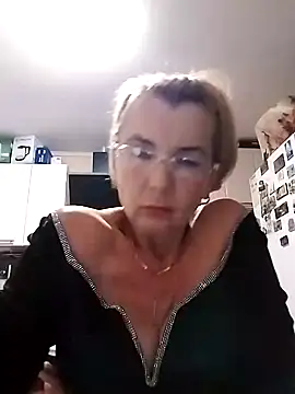 Snapshot of VasylynaLove421 chatting on 09.09.25 VasylynaLove421 online show from 09.09.25