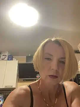 Snapshot of VasylynaLove421 chatting on 09.10.25 VasylynaLove421 online show from 09.10.25
