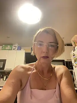 Snapshot of VasylynaLove421 chatting on 09.13.25 VasylynaLove421 online show from 09.13.25