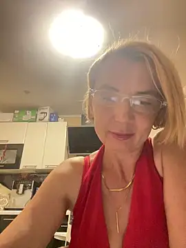 Snapshot of VasylynaLove421 chatting on 09.14.25 VasylynaLove421 online show from 09.14.25