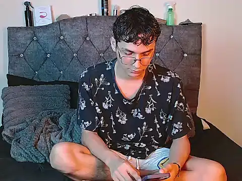 Snapshot of logan_willyams_ chatting on 09.20.25 logan willyams  online show from 09.20.25