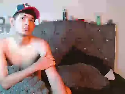 Snapshot of logan_willyams_ chatting on 09.21.25 logan willyams  online show from 09.21.25