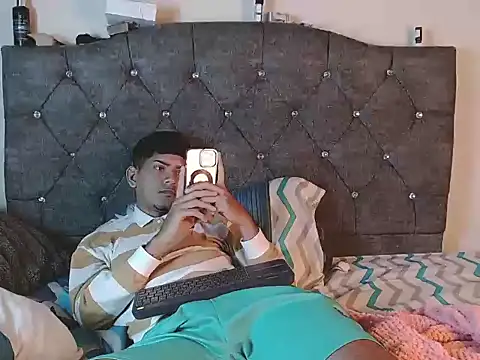 Snapshot of logan_willyams_ chatting on 10.12.25 logan willyams  online show from 10.12.25