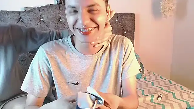 Snapshot of logan_willyams_ chatting on 10.13.25 logan willyams  online show from 10.13.25