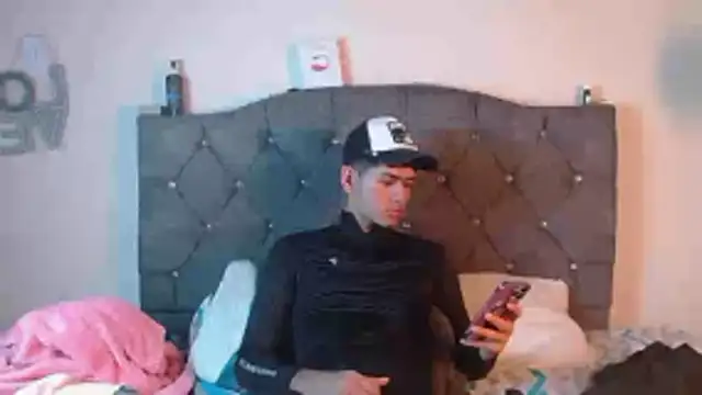 Snapshot of logan_willyams_ chatting on 10.17.25 logan willyams  online show from 10.17.25