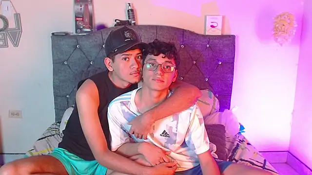 Snapshot of logan_willyams_ chatting on 10.28.25 logan willyams  online show from 10.28.25