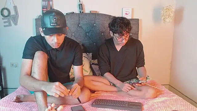 Snapshot of logan_willyams_ chatting on 10.30.25 logan willyams  online show from 10.30.25