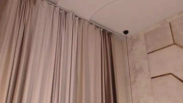 Olivia Mourr online show from 10.11.25