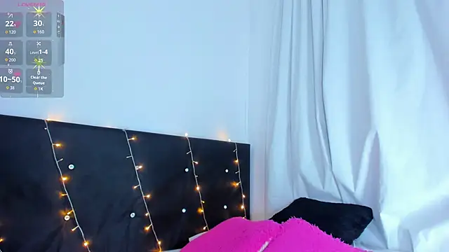 Danaa moore  online show from 10.12.25