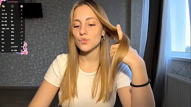 DreamyOlivia online show from 09.29.25