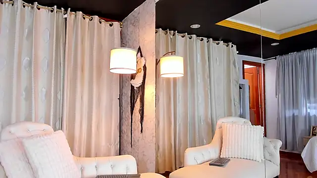 Snapshot of Zarajener chatting on 10.23.25 Zarajener online show from 10.23.25