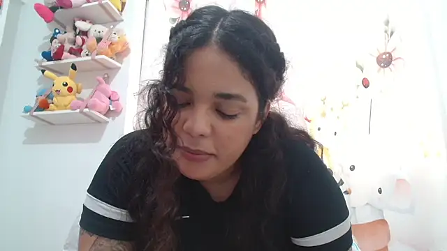 Snapshot of SecretBrunette chatting on 09.17.25 SecretBrunette online show from 09.17.25