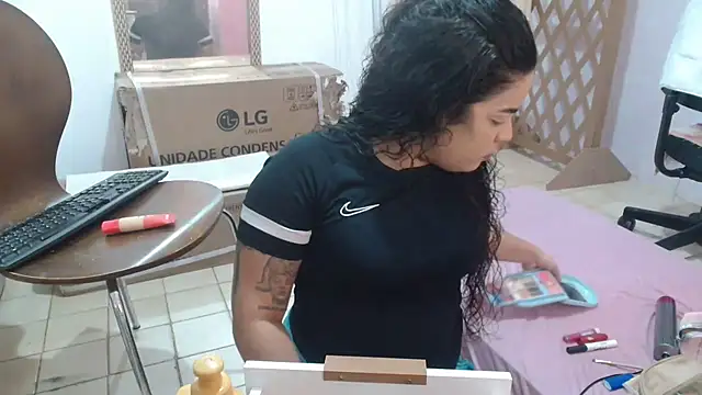 Snapshot of SecretBrunette chatting on 10.12.25 SecretBrunette online show from 10.12.25